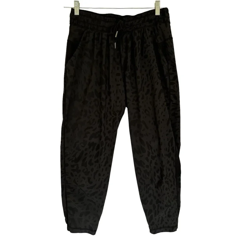 Lululemon women's drawstring cropped jogger style animal print pants size 4 - Picture 1 of 6